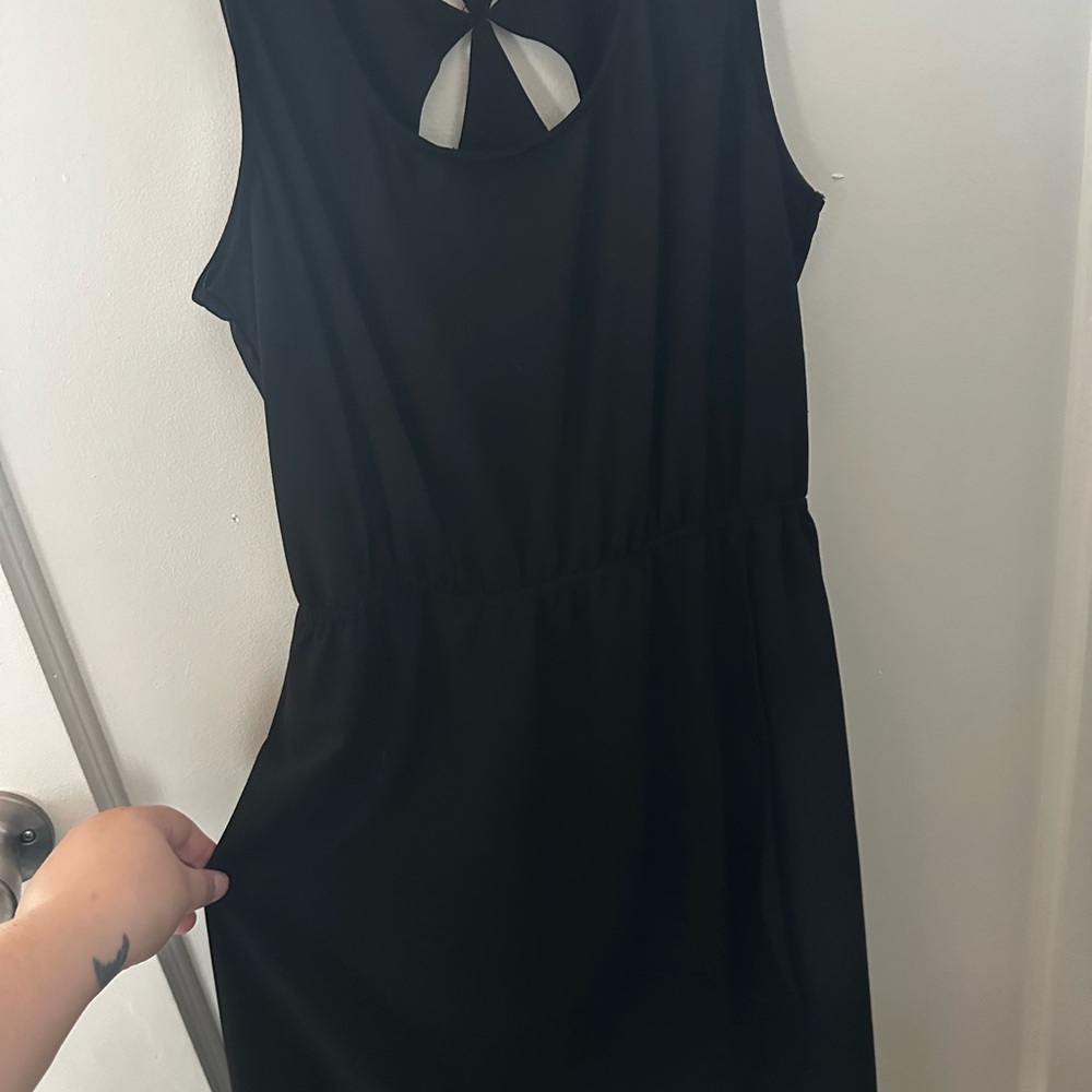 Elegant Black Sleeveless Dress